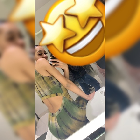 Meet your Posher, Makia - Picture 1 of 1